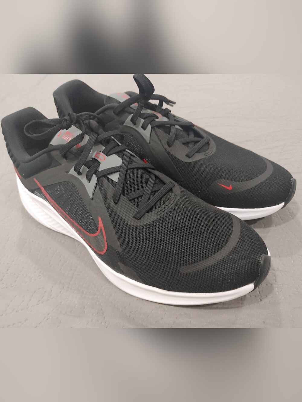Nike Quest v5 Men's Size 13 Brand NEW NWOB